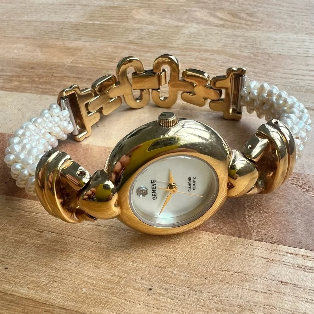 Geneve ladies Diamond gold tone pearls and hearts bracelet watch NEW BATTERY